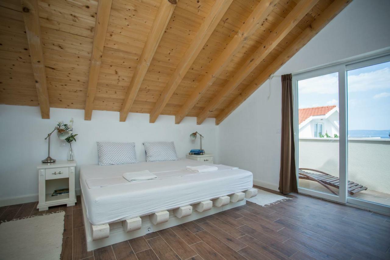 Captain'S Attic Račišće Esterno foto